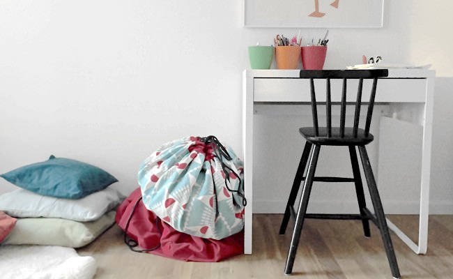 Kindertisch_mit_Spielsack