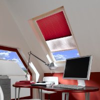 Plissee als Hitzeschutz für Dachfenster