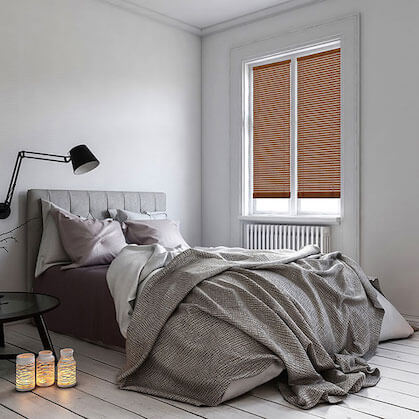Jalousie Holz 25mm im Schlafzimmer