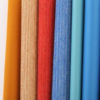 Vorhangstoffe in verschiedenen Farben und Transparenzgraden